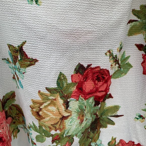 Rags to Wishes Ladies 1X White with Floral Cold Shoulder Blouse - Picture 4 of 9